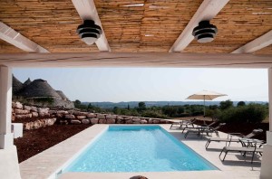 Gazebo in a trullo with swimming pool